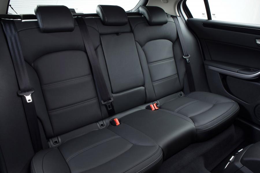 Интерьер Qoros 3 City SUV 2014 года  (фото 35 из 35)